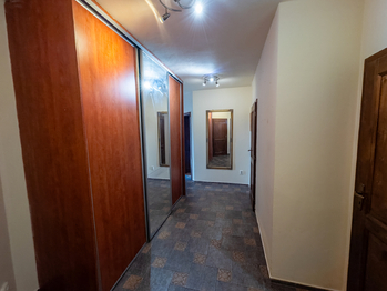 Chodba - Prodej domu 180 m², Drahelčice