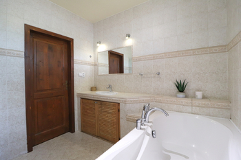 Koupelna - Prodej domu 180 m², Drahelčice