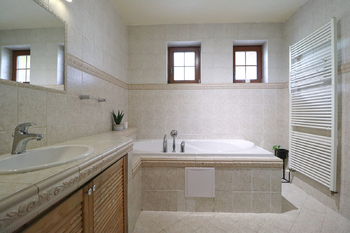 Koupelna - Prodej domu 180 m², Drahelčice