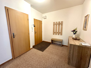 Prodej bytu 2+kk v osobním vlastnictví 65 m², Praha 9 - Čakovice