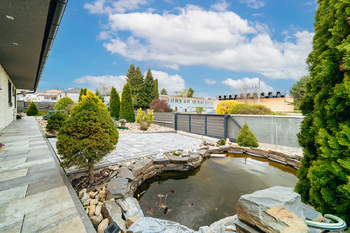 Prodej rodinného domu 5+kk se zimní zahradou, 206 m², plocha pozemku 940 m², Práče, okres Znojmo - Prodej domu 206 m², Práče