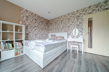 Prodej rodinného domu 5+kk se zimní zahradou, 206 m², plocha pozemku 940 m², Práče, okres Znojmo - Prodej domu 206 m², Práče
