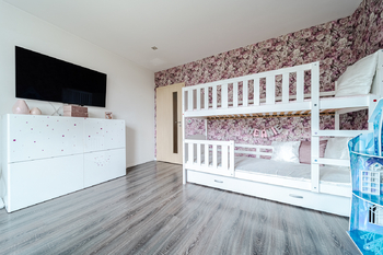 Prodej rodinného domu 5+kk se zimní zahradou, 206 m², plocha pozemku 940 m², Práče, okres Znojmo - Prodej domu 206 m², Práče