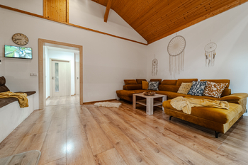 Prodej rodinného domu 5+kk se zimní zahradou, 206 m², plocha pozemku 940 m², Práče, okres Znojmo - Prodej domu 206 m², Práče