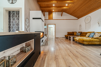 Prodej rodinného domu 5+kk se zimní zahradou, 206 m², plocha pozemku 940 m², Práče, okres Znojmo - Prodej domu 206 m², Práče
