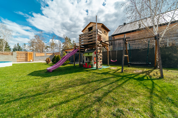 Prodej rodinného domu 5+kk se zimní zahradou, 206 m², plocha pozemku 940 m², Práče, okres Znojmo - Prodej domu 206 m², Práče