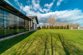 Prodej rodinného domu 5+kk se zimní zahradou, 206 m², plocha pozemku 940 m², Práče, okres Znojmo - Prodej domu 206 m², Práče
