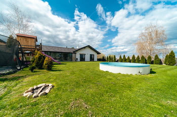 Prodej rodinného domu 5+kk se zimní zahradou, 206 m², plocha pozemku 940 m², Práče, okres Znojmo - Prodej domu 206 m², Práče