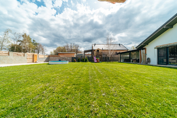 Prodej rodinného domu 5+kk se zimní zahradou, 206 m², plocha pozemku 940 m², Práče, okres Znojmo - Prodej domu 206 m², Práče