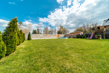 Prodej rodinného domu 5+kk se zimní zahradou, 206 m², plocha pozemku 940 m², Práče, okres Znojmo - Prodej domu 206 m², Práče