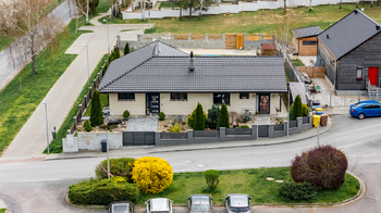 Prodej rodinného domu 5+kk se zimní zahradou, 206 m², plocha pozemku 940 m², Práče, okres Znojmo - Prodej domu 206 m², Práče