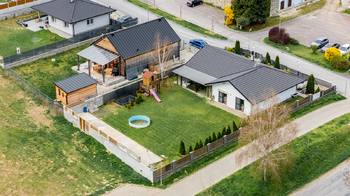 Prodej rodinného domu 5+kk se zimní zahradou, 206 m², plocha pozemku 940 m², Práče, okres Znojmo - Prodej domu 206 m², Práče