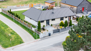 Prodej rodinného domu 5+kk se zimní zahradou, 206 m², plocha pozemku 940 m², Práče, okres Znojmo - Prodej domu 206 m², Práče