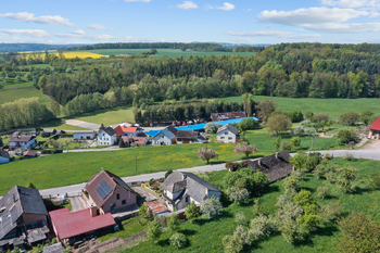 Hustířany -foto - dron - Prodej domu 192 m², Velichovky