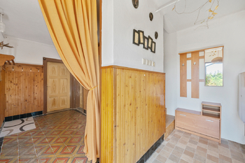 Hustířany - přízemí - chodba - Prodej domu 192 m², Velichovky