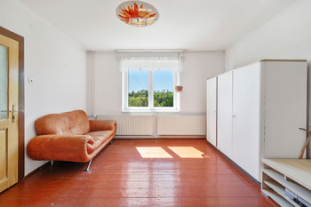 Hustířany - přízemí - obývací pokoj - Prodej domu 192 m², Velichovky
