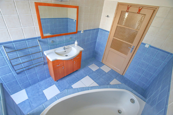 koupelna - Prodej bytu 3+kk v osobním vlastnictví 78 m², České Budějovice