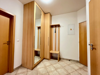 Prodej bytu 2+kk v osobním vlastnictví 52 m², Praha 5 - Smíchov