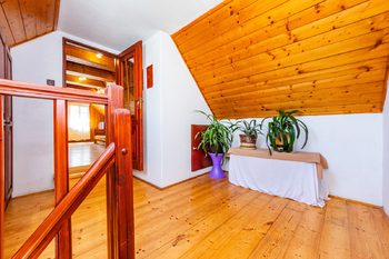 11. Chodba v patře - Prodej chaty / chalupy 210 m², Široký Důl