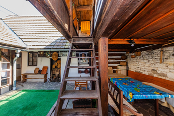 21. Schody do skladu nad dvorem - Prodej chaty / chalupy 210 m², Široký Důl