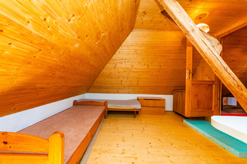 30, První ložnice se sprch. koutem, WC a kuch. koutem v patře druhé části domu - Prodej chaty / chalupy 210 m², Široký Důl