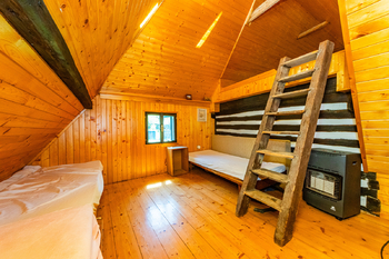 31. Druhá ložnice s podkrovním spaním v patře druhé části domu - Prodej chaty / chalupy 210 m², Široký Důl