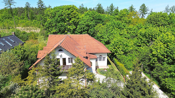 Pohled na RD - Prodej domu 387 m², Vonoklasy