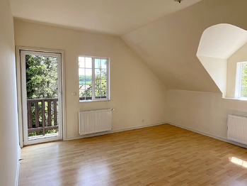 Pokoj 2NP - Prodej domu 387 m², Vonoklasy