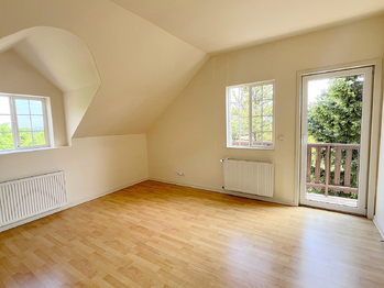 Pokoj ve 2NP - Prodej domu 387 m², Vonoklasy