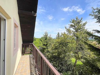 Výhled z pokoje ve 2NP - Prodej domu 387 m², Vonoklasy