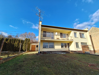Pohled na dům ze zahrady - Prodej domu 140 m², Hostěrádky-Rešov