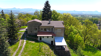 Prodej domu 450 m², Hrob