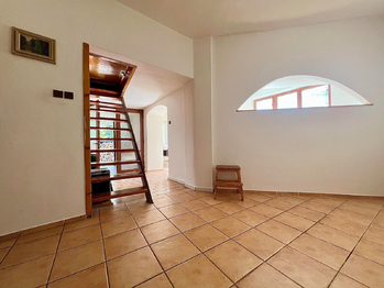 Prodej domu 450 m², Hrob