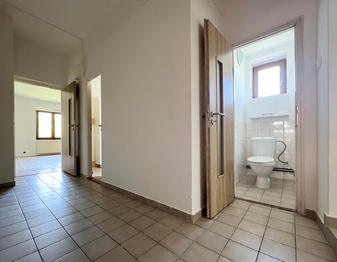 Prodej domu 450 m², Hrob