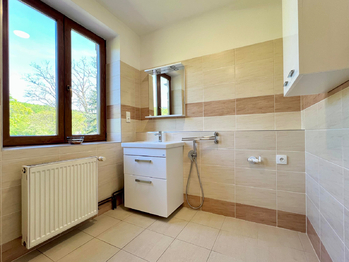 Prodej domu 450 m², Hrob