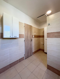 Prodej domu 450 m², Hrob