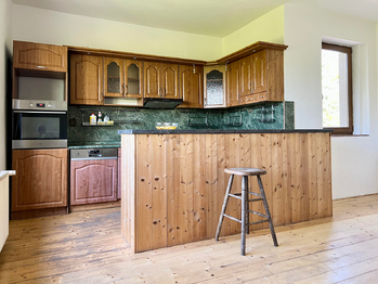 Prodej domu 450 m², Hrob