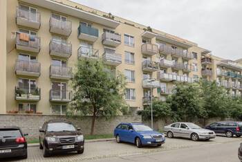 Pohled na dům - Pronájem bytu 2+1 v osobním vlastnictví 50 m², Brno