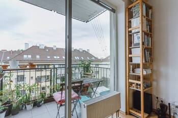 Obývací pokoj s balkonem - Pronájem bytu 2+1 v osobním vlastnictví 50 m², Brno