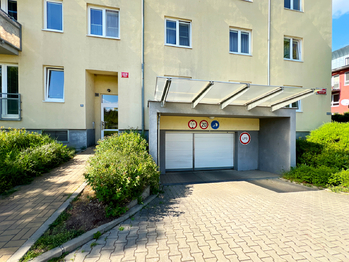 Prodej bytu 2+1 v osobním vlastnictví 80 m², Praha 5 - Zbraslav