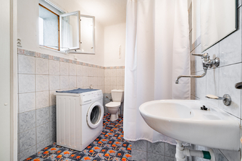 Koupelna s WC - Prodej domu 75 m², Lhota pod Radčem