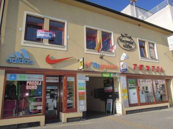Budova z náměstí - Pronájem kancelářských prostor 30 m², Kyjov