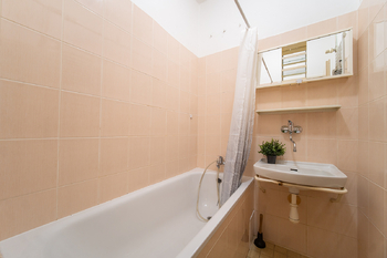 Prodej bytu 1+1 v osobním vlastnictví 40 m², Praha 10 - Strašnice