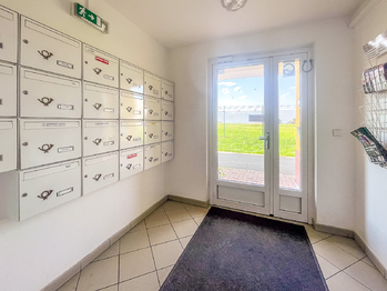 Pronájem bytu 1+kk v osobním vlastnictví 40 m², Praha 10 - Horní Měcholupy