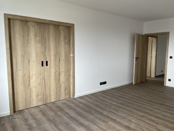 dokončení dveře do šatny - Pronájem domu 135 m², Otovice