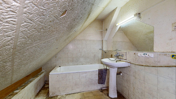 Koupelna - Prodej domu 125 m², Praha 9 - Dolní Počernice