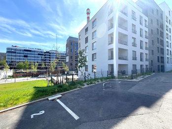 Parkovací stání - Pronájem bytu 1+kk v osobním vlastnictví 36 m², Praha 5 - Jinonice