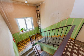 Bytový dům Mokrovraty_chodba domu - Prodej domu 290 m², Mokrovraty