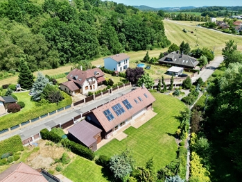 Prostorný a světlý RD Praha východ - Prodej domu 200 m², Pětihosty