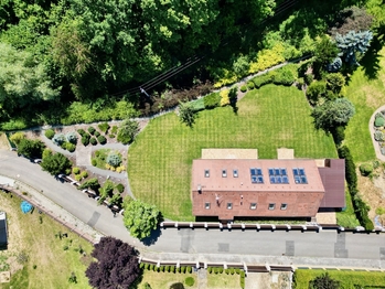 Prostorný a světlý RD Praha východ - Prodej domu 200 m², Pětihosty